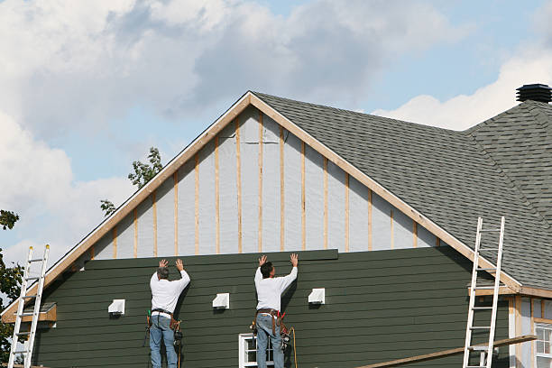 Professional Siding Installation technician working in Poulsbo, WA